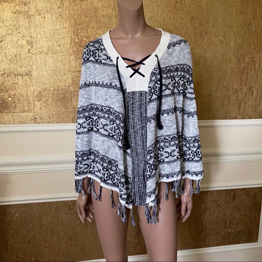 Hollister gray print knit poncho sweater XS/S